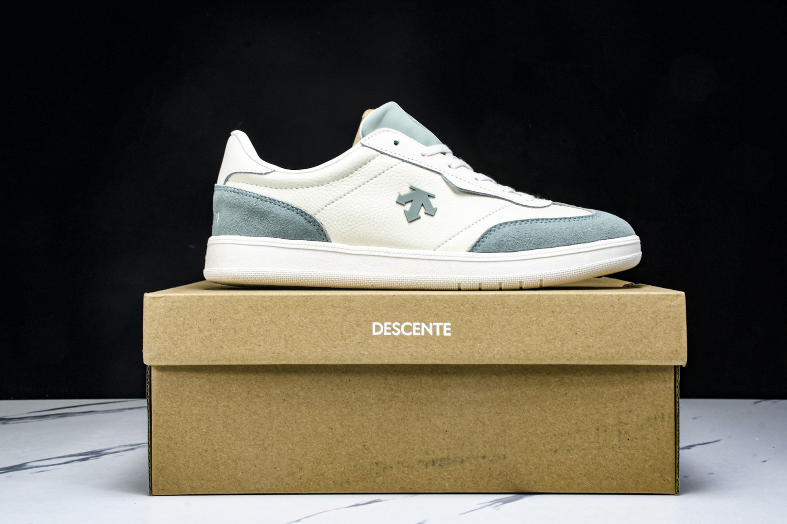  迪桑特 DESCENTE Chron 复古舒适百搭耐磨低帮生活休闲鞋 D5291LSN53 尺寸36 