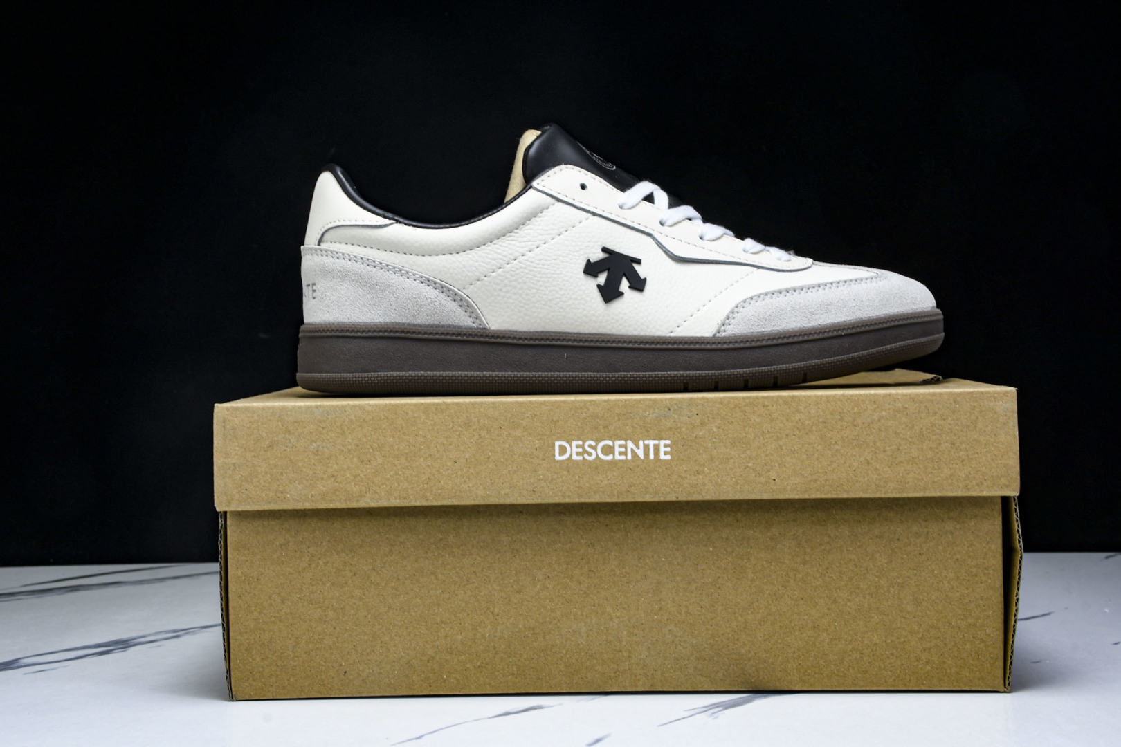  迪桑特 DESCENTE Chron 复古舒适百搭耐磨低帮生活休闲鞋 D5291LSN53-尺寸36 