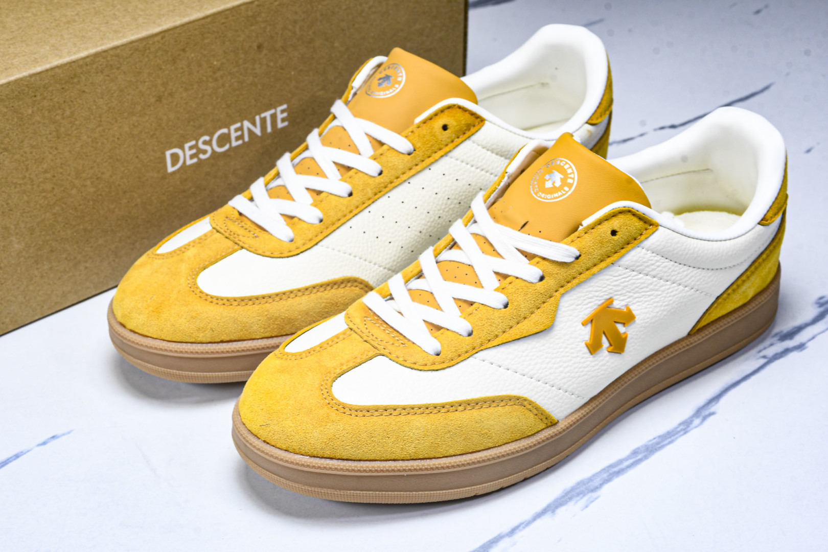  迪桑特 DESCENTE Chron 复古舒适百搭耐磨低帮生活休闲鞋 D5292LSN53 尺寸36 