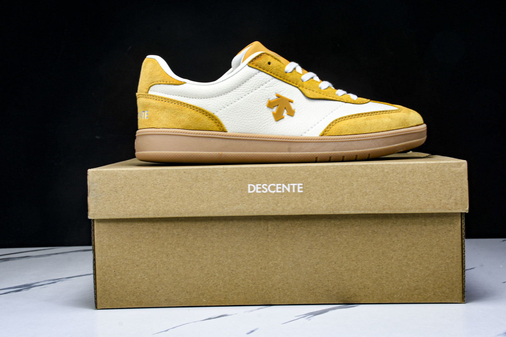  迪桑特 DESCENTE Chron 复古舒适百搭耐磨低帮生活休闲鞋 D5292LSN53 尺寸36 
