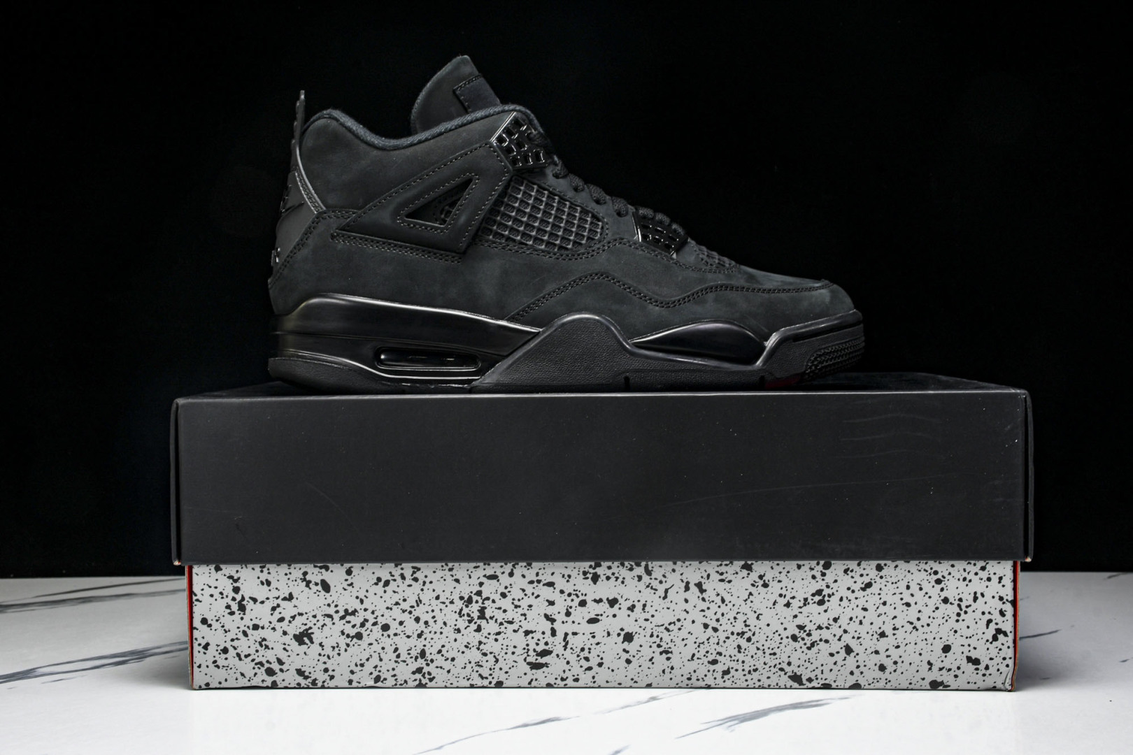 AJ4新黑猫 尺码40-47.5

纯原出品-Air Jordan 4 Retro Black Cat 