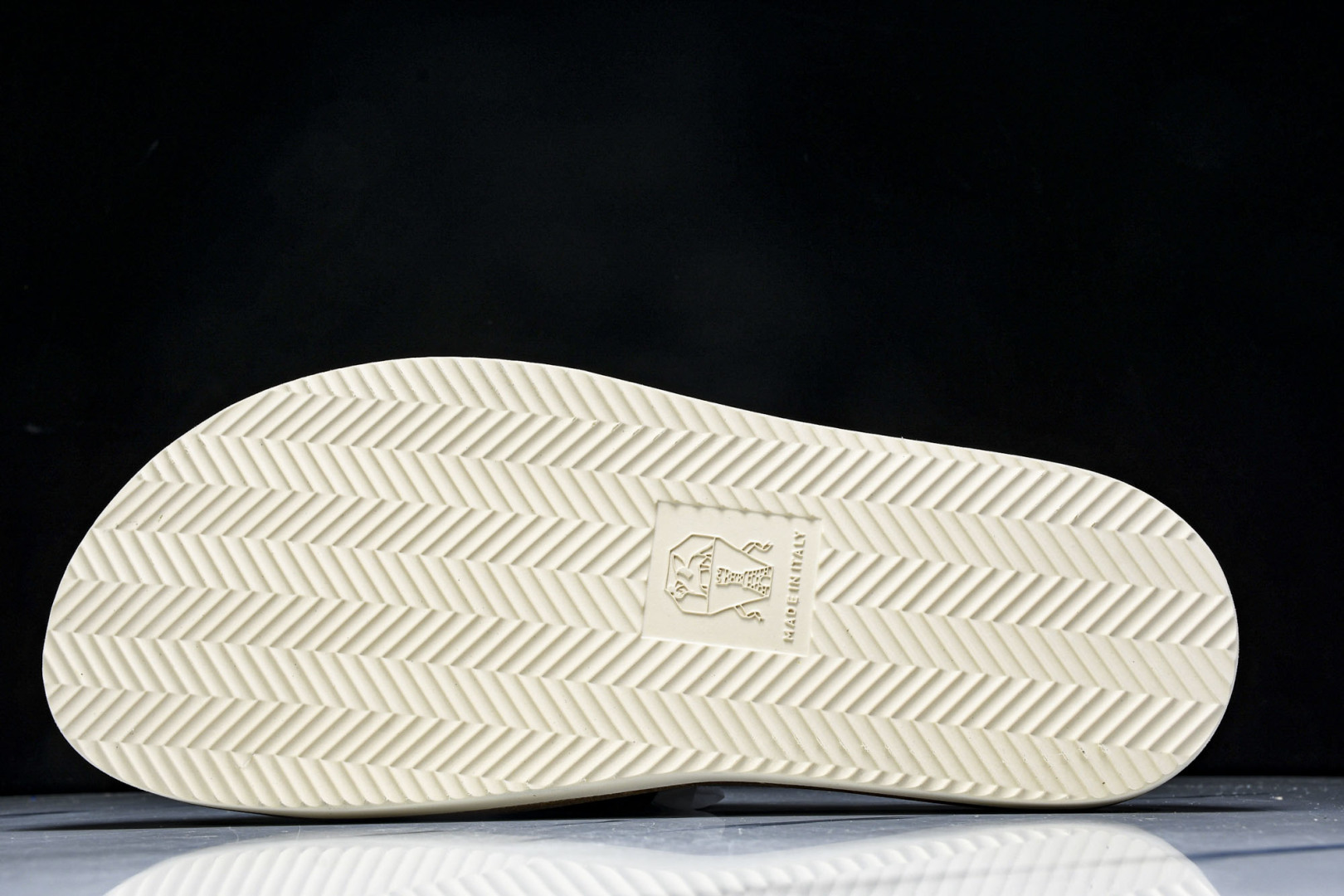 拖鞋黑色 尺码39-45

纯原出品-Brunello Cucinelli 绒面革 圆头露趾 防滑一字拖