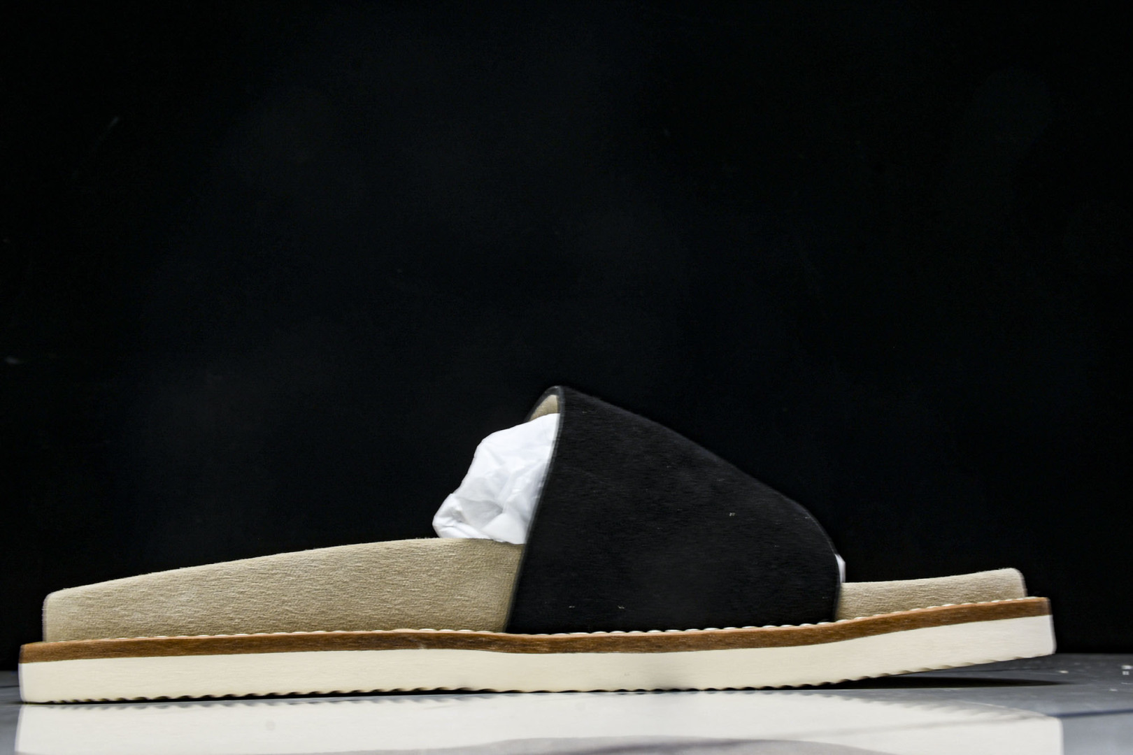 拖鞋黑色 尺码39-45

纯原出品-Brunello Cucinelli 绒面革 圆头露趾 防滑一字拖