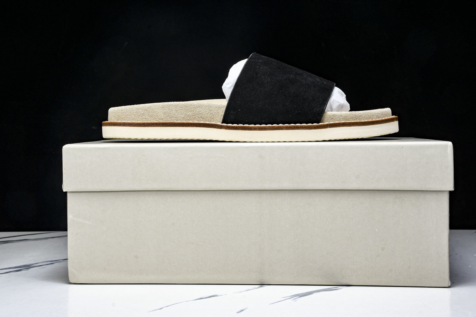 拖鞋黑色 尺码39-45

纯原出品-Brunello Cucinelli 绒面革 圆头露趾 防滑一字拖