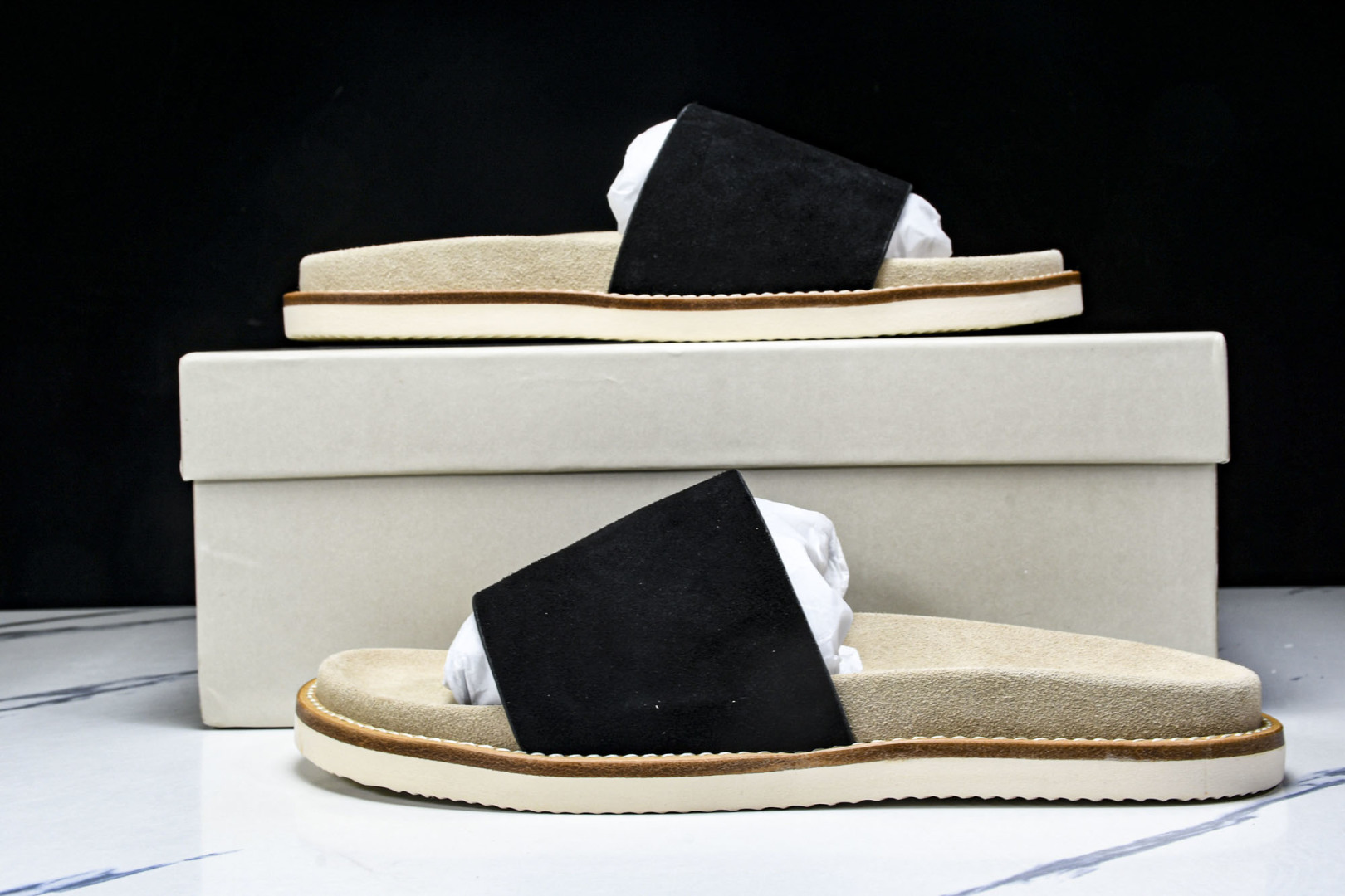拖鞋黑色 尺码39-45

纯原出品-Brunello Cucinelli 绒面革 圆头露趾 防滑一字拖