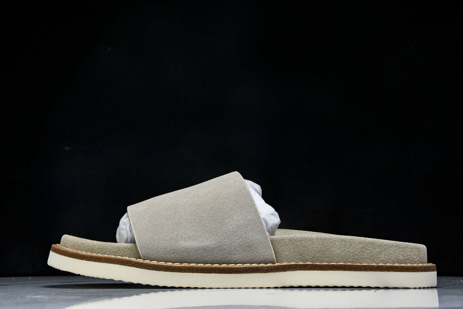 拖鞋黑色 尺码39-45

纯原出品-Brunello Cucinelli 绒面革 圆头露趾 防滑一字拖