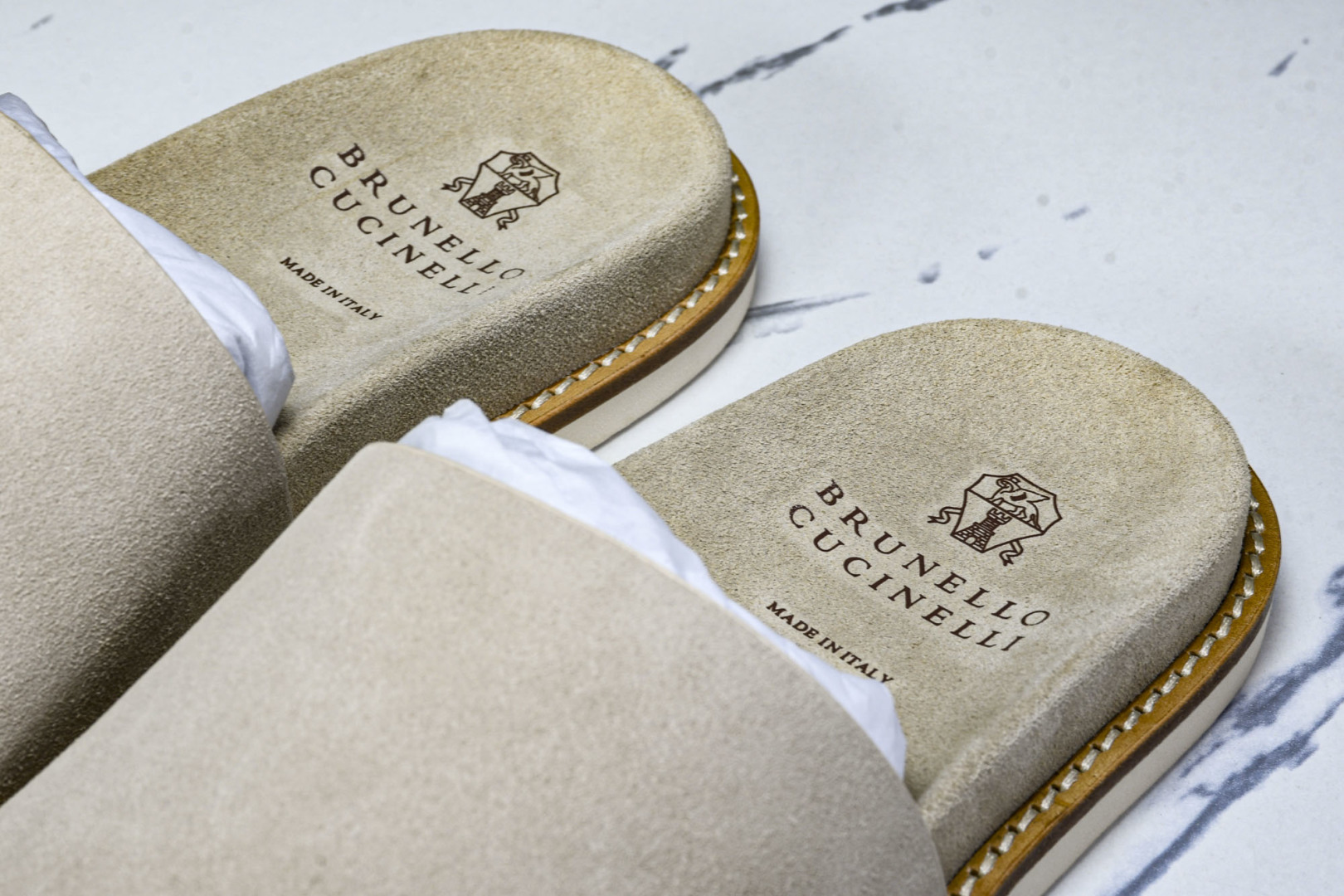 拖鞋黑色 尺码39-45

纯原出品-Brunello Cucinelli 绒面革 圆头露趾 防滑一字拖