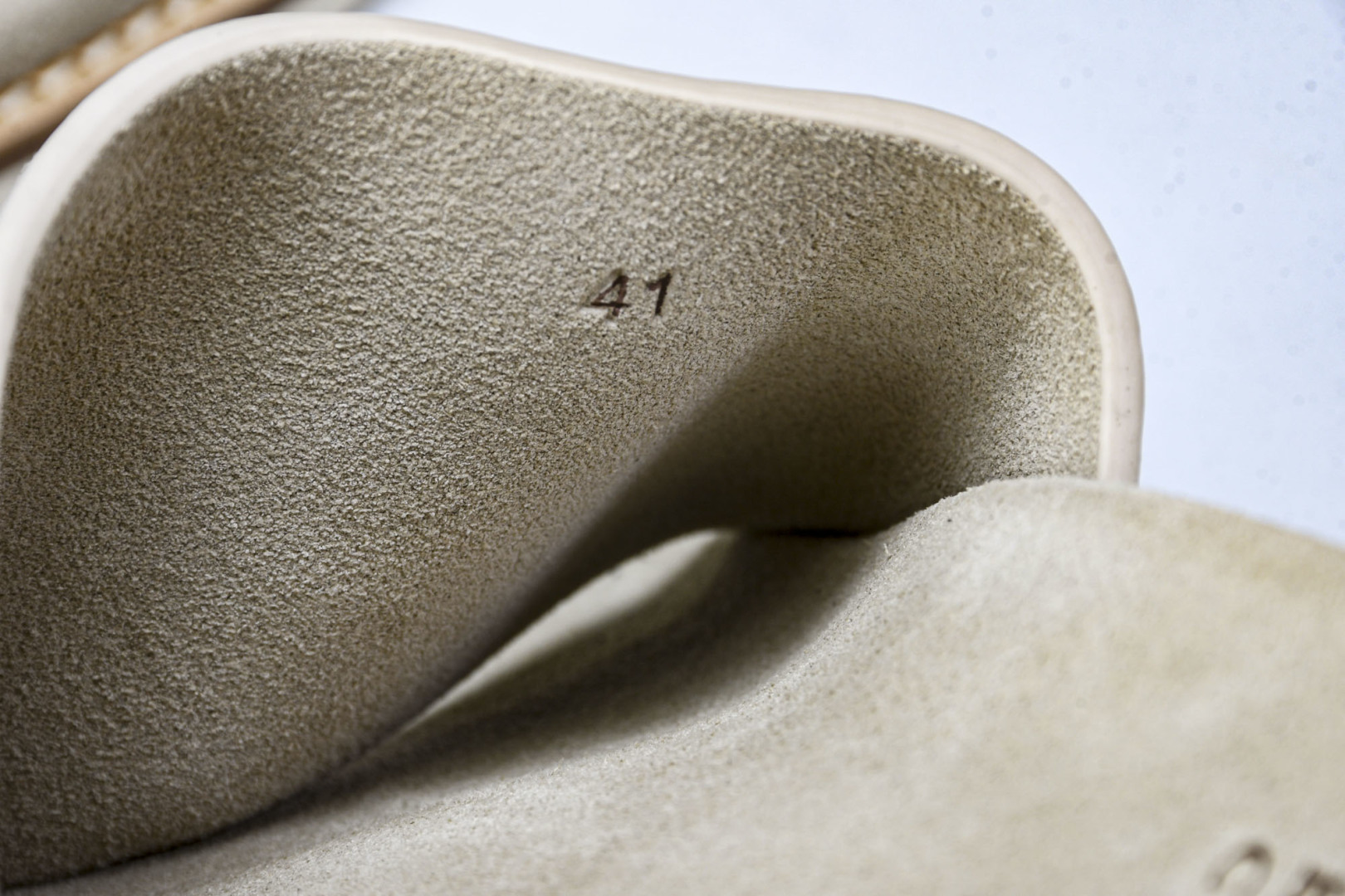拖鞋黑色 尺码39-45

纯原出品-Brunello Cucinelli 绒面革 圆头露趾 防滑一字拖
