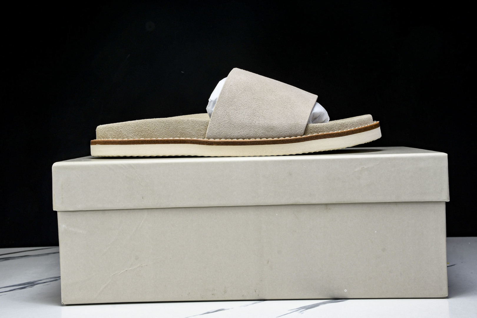 拖鞋黑色 尺码39-45

纯原出品-Brunello Cucinelli 绒面革 圆头露趾 防滑一字拖