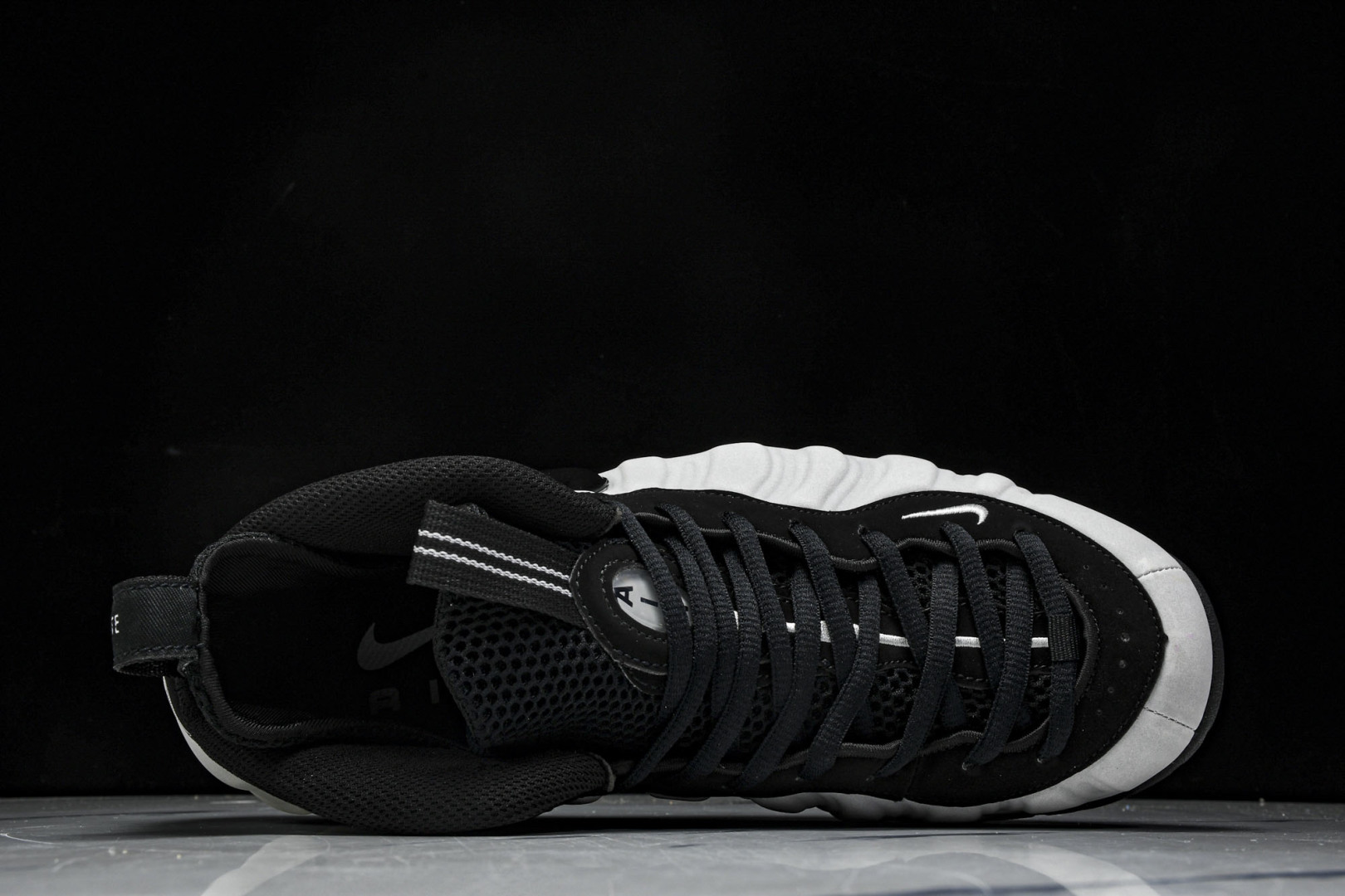 银泡 尺码40-47.5

纯原出品-Foamposite Pro Metallic Silver 舒适