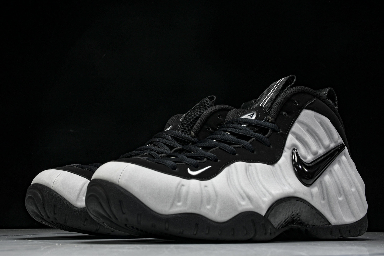 银泡 尺码40-47.5

纯原出品-Foamposite Pro Metallic Silver 舒适