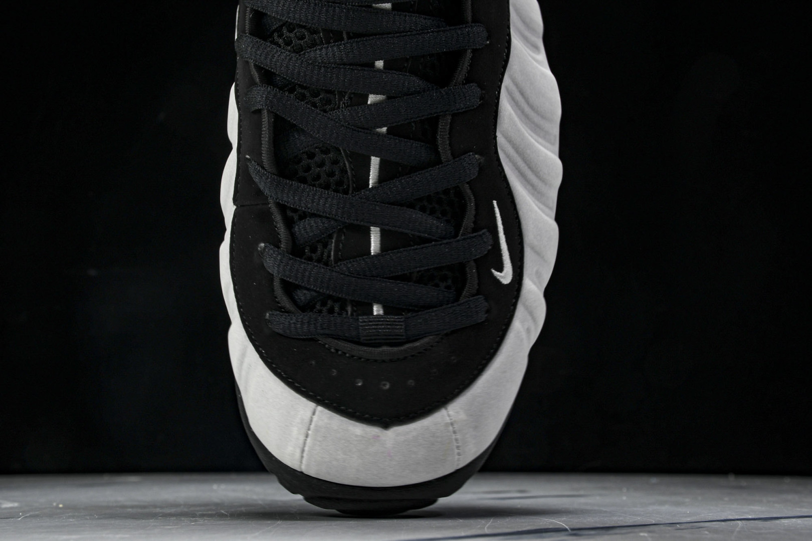 银泡 尺码40-47.5

纯原出品-Foamposite Pro Metallic Silver 舒适