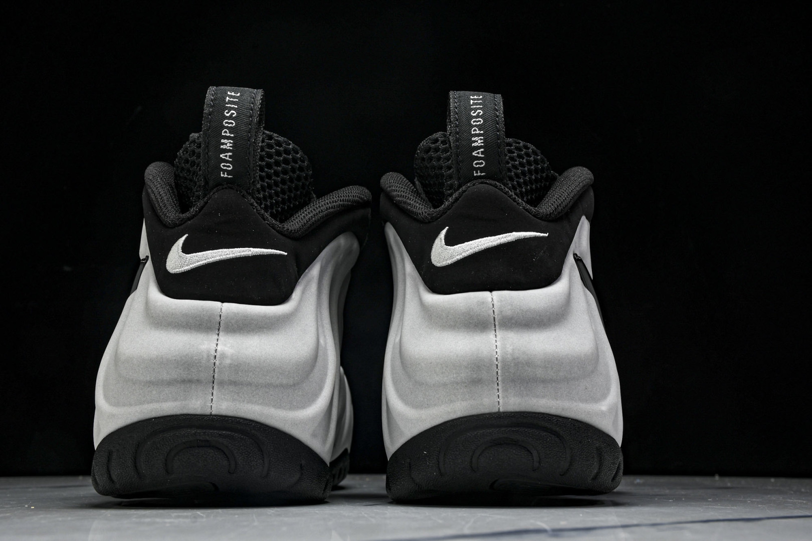 银泡 尺码40-47.5

纯原出品-Foamposite Pro Metallic Silver 舒适