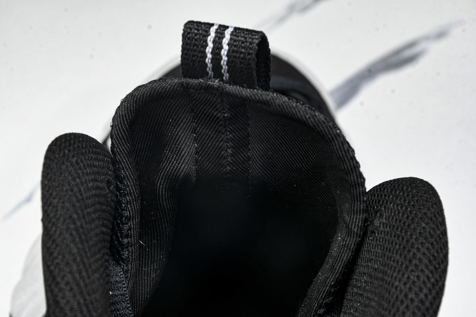 银泡 尺码40-47.5

纯原出品-Foamposite Pro Metallic Silver 舒适