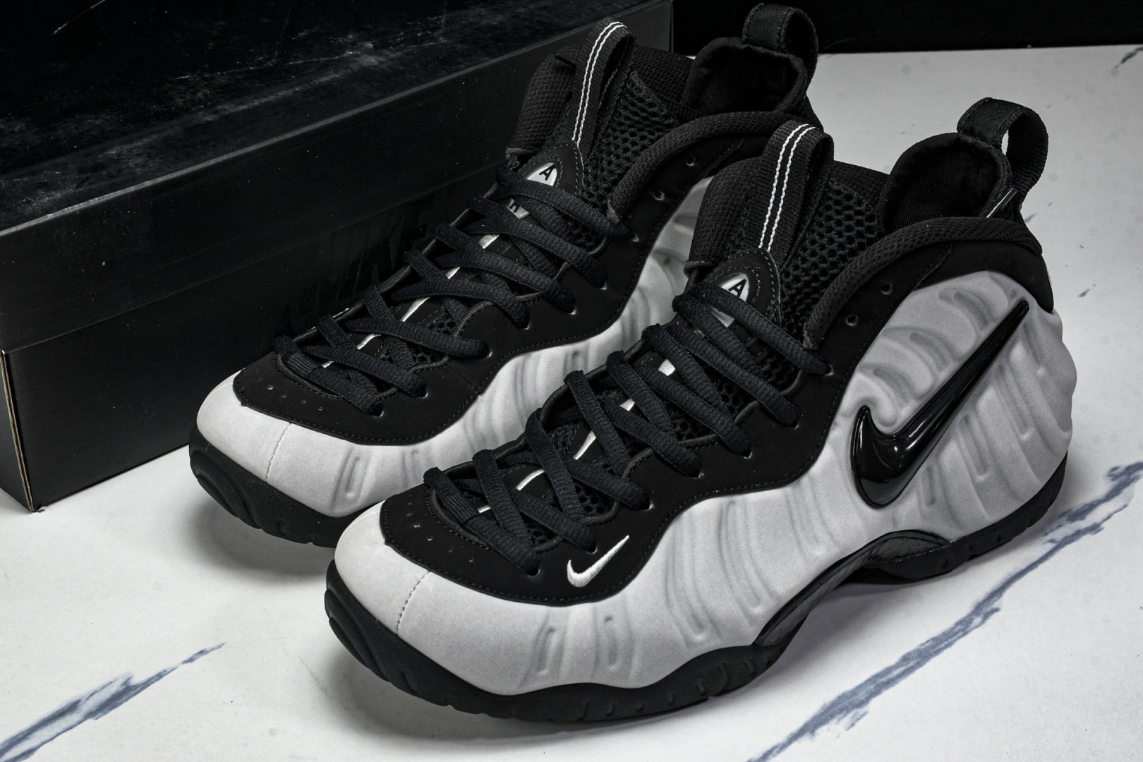 银泡 尺码40-47.5

纯原出品-Foamposite Pro Metallic Silver 舒适