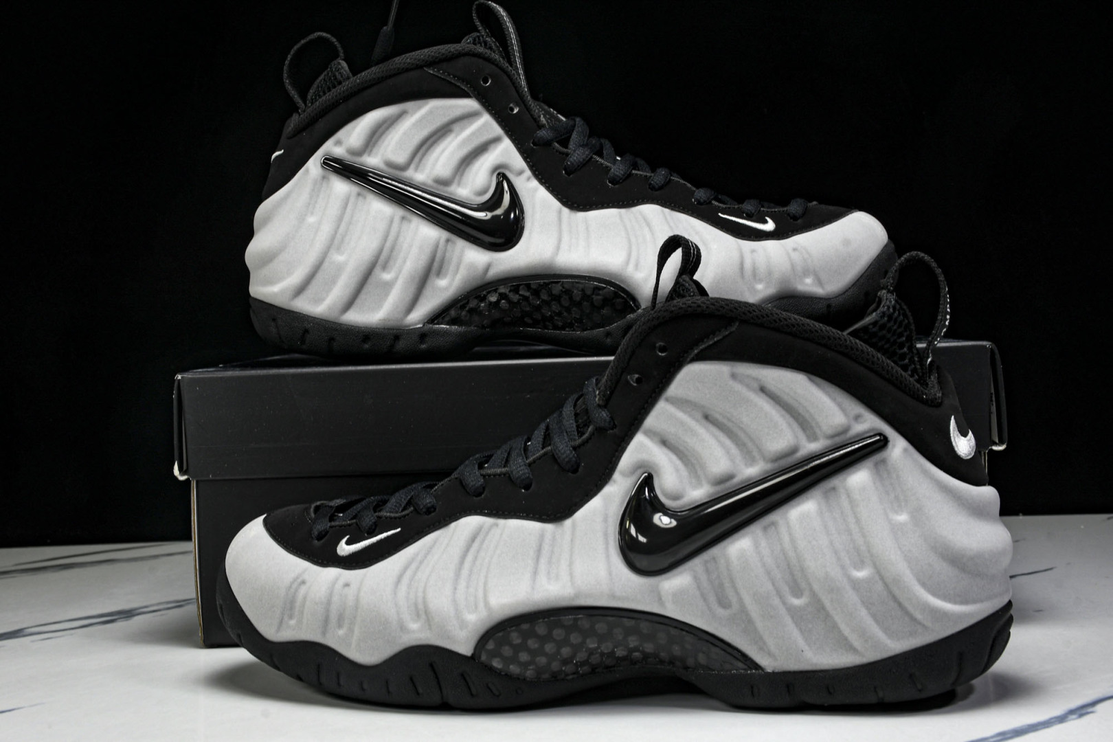 银泡 尺码40-47.5

纯原出品-Foamposite Pro Metallic Silver 舒适