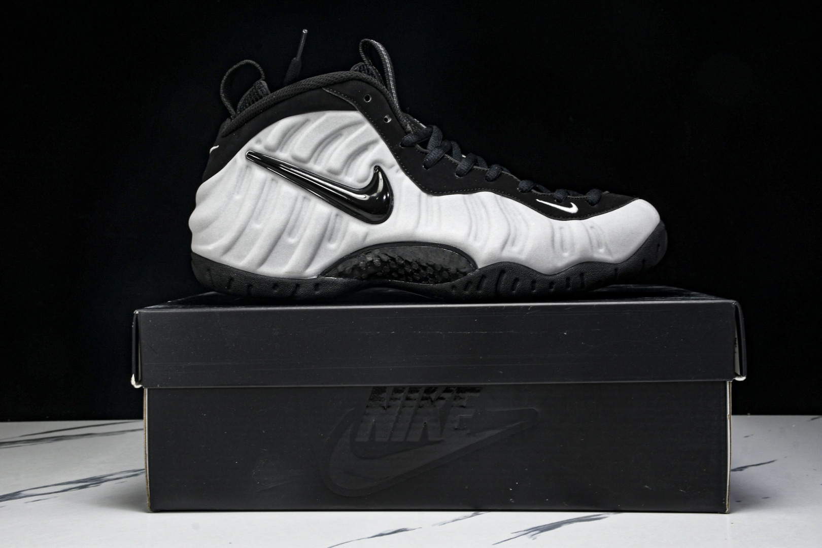 银泡 尺码40-47.5

纯原出品-Foamposite Pro Metallic Silver 舒适