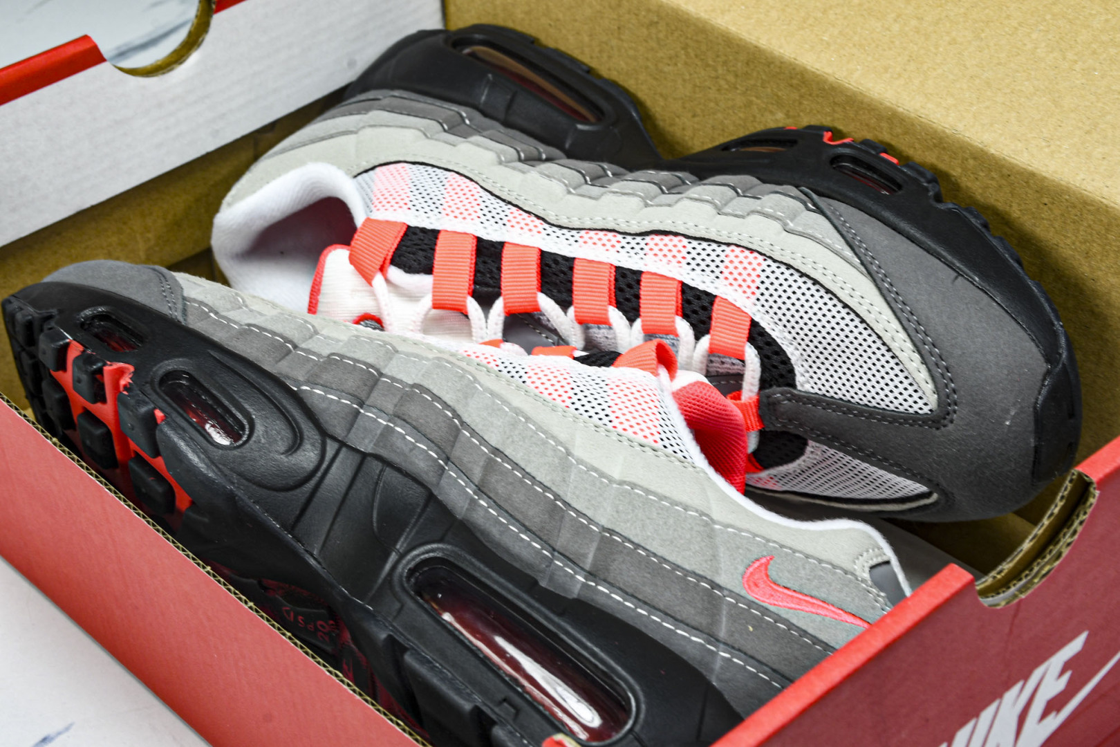  NK Air Max 95 复古减震气垫跑鞋 AT2865 100 尺寸 36 36.5 37.5 3