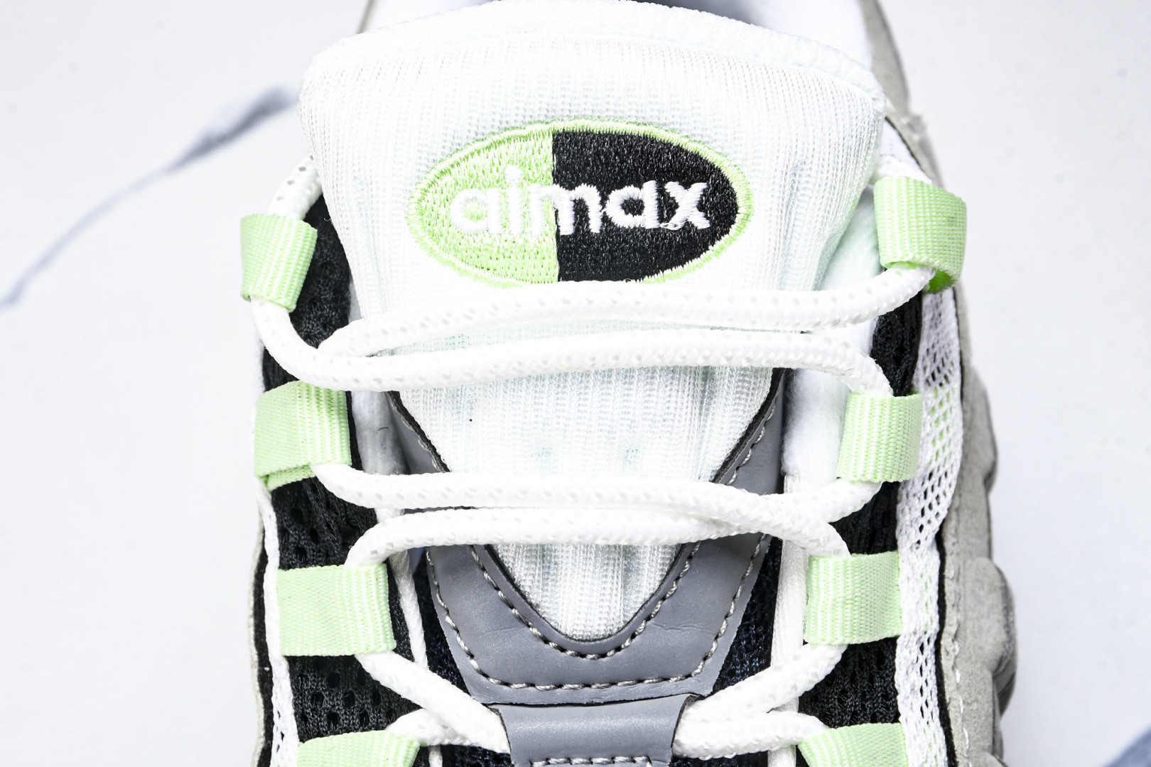  NK Air Max 95 复古减震气垫跑鞋 CD7495-101 尺寸 36 36.5 37.5 3