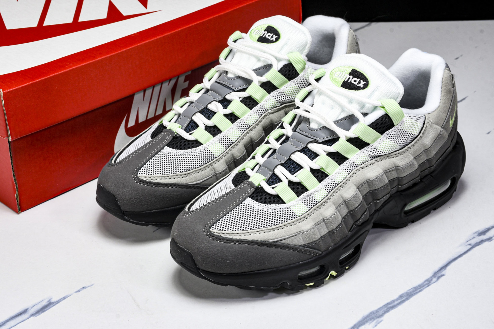  NK Air Max 95 复古减震气垫跑鞋 CD7495-101 尺寸 36 36.5 37.5 3