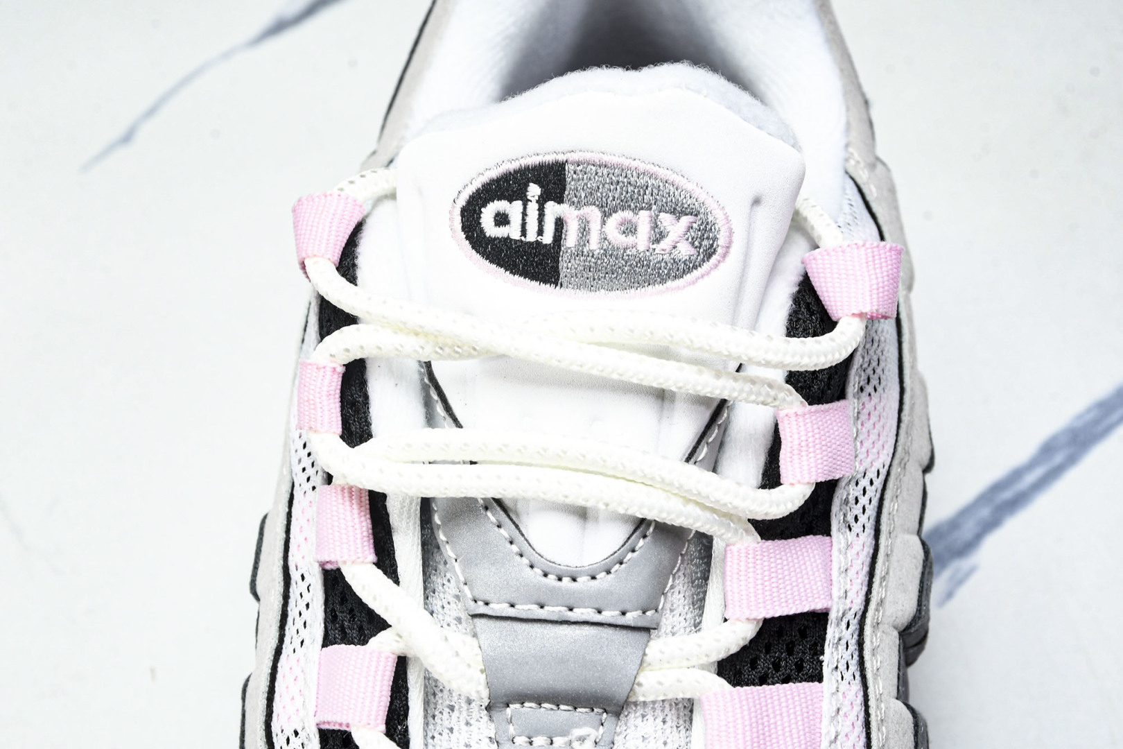  NK Air Max 95 复古减震气垫跑鞋 CJ0588 001 尺寸 36 36.5 37.5 3