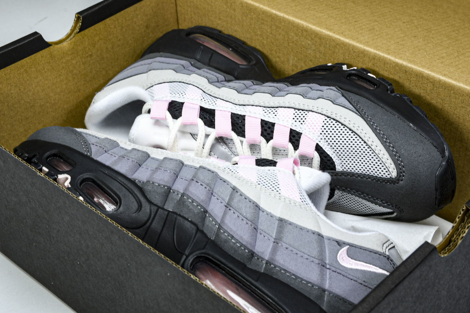  NK Air Max 95 复古减震气垫跑鞋 CJ0588 001 尺寸 36 36.5 37.5 3