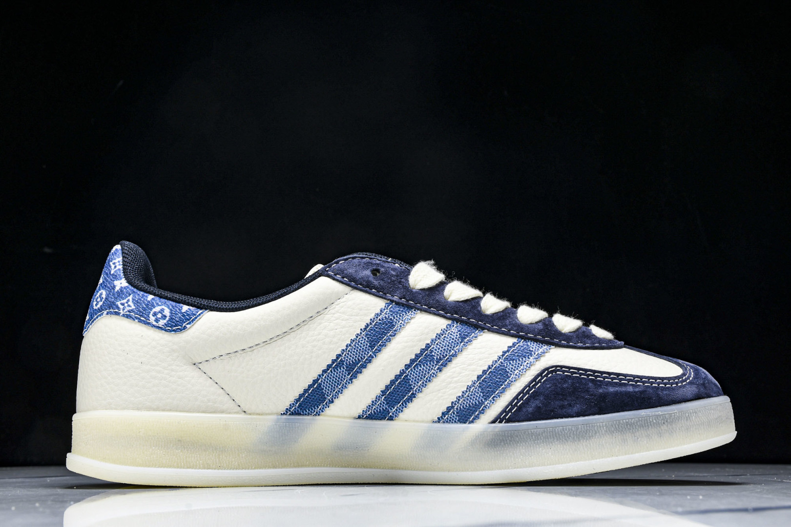  AD Originals Gazelle INdoor x Louis Vuitton 白蓝 DM12