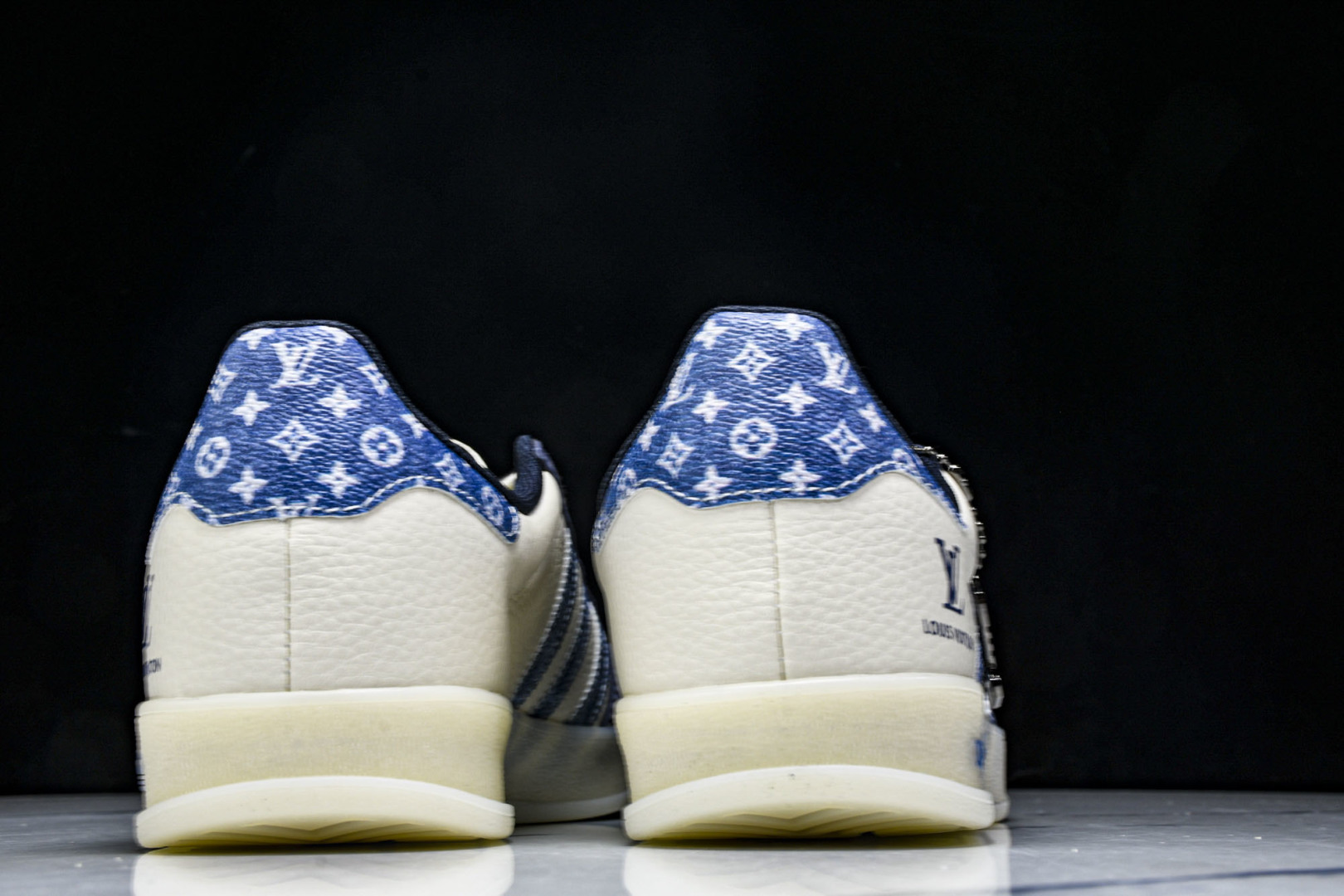  AD Originals Gazelle INdoor x Louis Vuitton 白蓝 DM12
