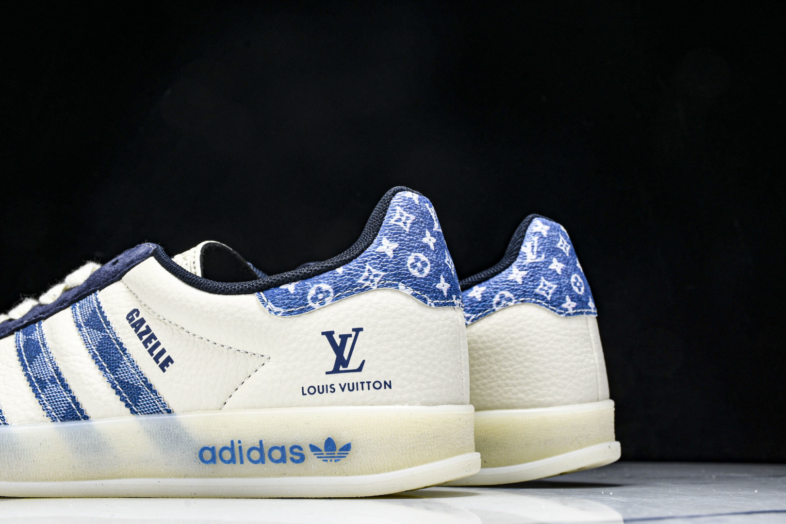  AD Originals Gazelle INdoor x Louis Vuitton 白蓝 DM12