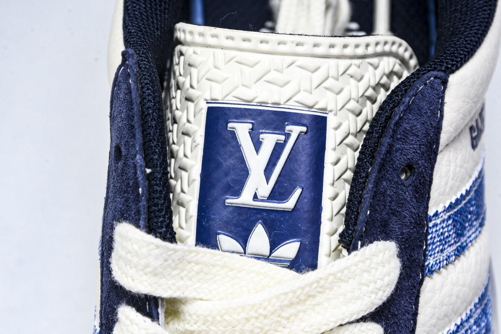  AD Originals Gazelle INdoor x Louis Vuitton 白蓝 DM12