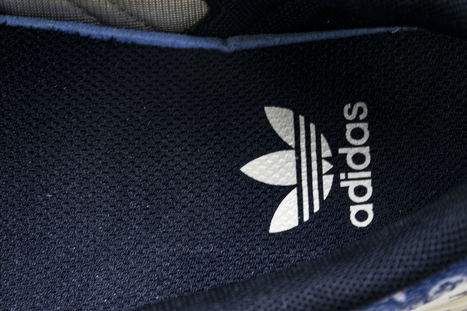  AD Originals Gazelle INdoor x Louis Vuitton 白蓝 DM12