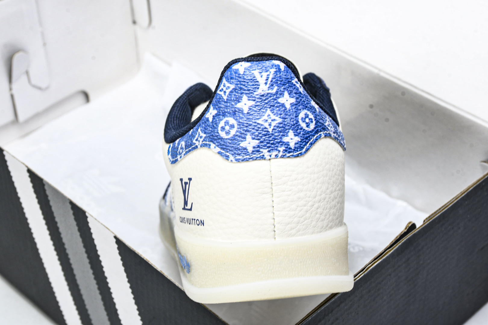  AD Originals Gazelle INdoor x Louis Vuitton 白蓝 DM12