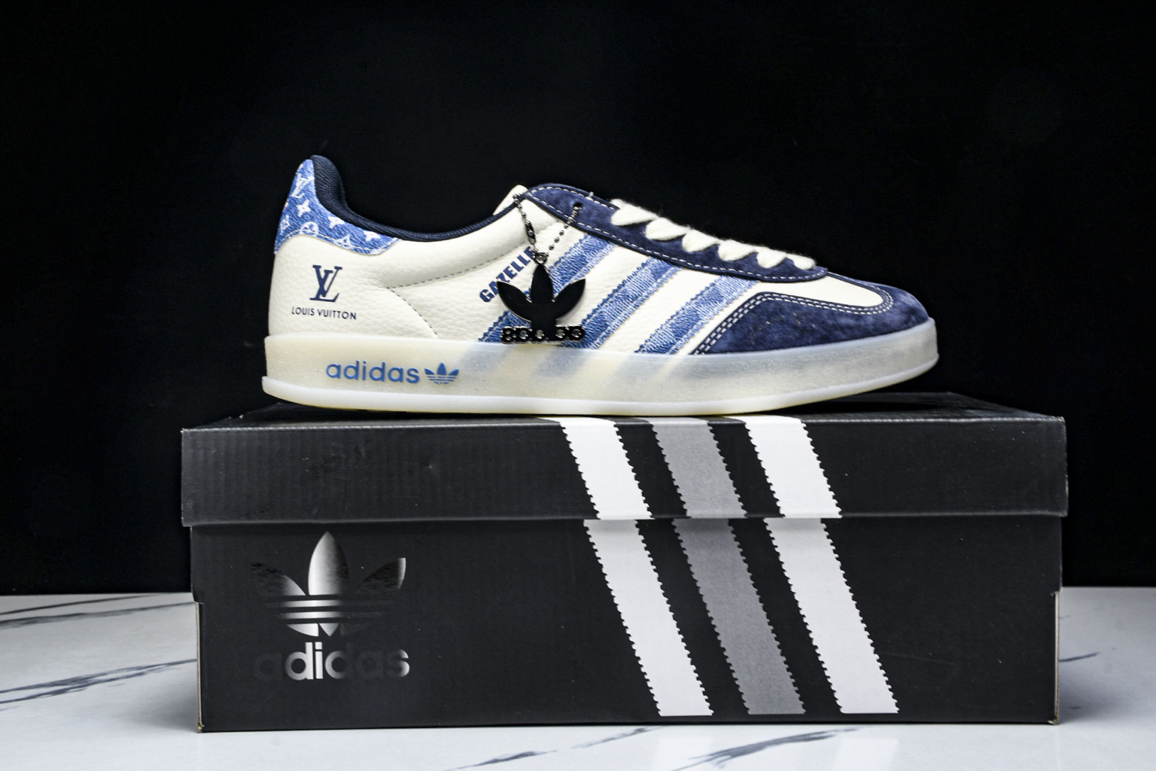  AD Originals Gazelle INdoor x Louis Vuitton 白蓝 DM12