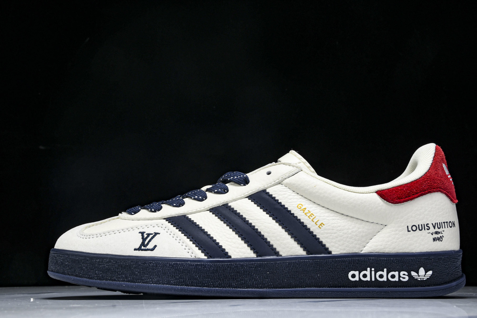  AD Originals Gazelle INdoor x Louis Vuitton 白蓝红 DM1