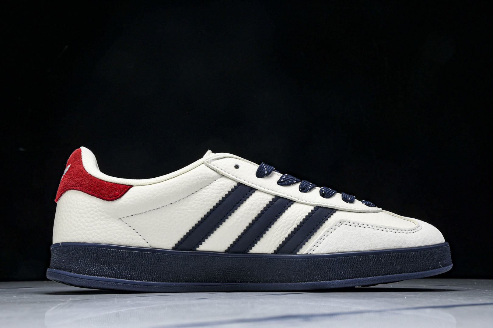  AD Originals Gazelle INdoor x Louis Vuitton 白蓝红 DM1