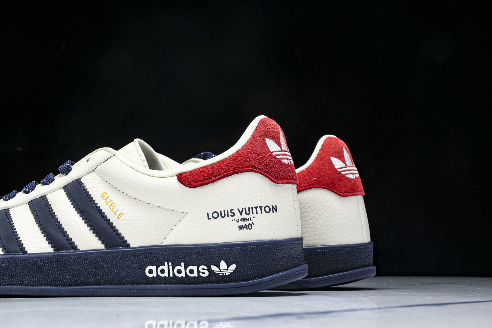  AD Originals Gazelle INdoor x Louis Vuitton 白蓝红 DM1