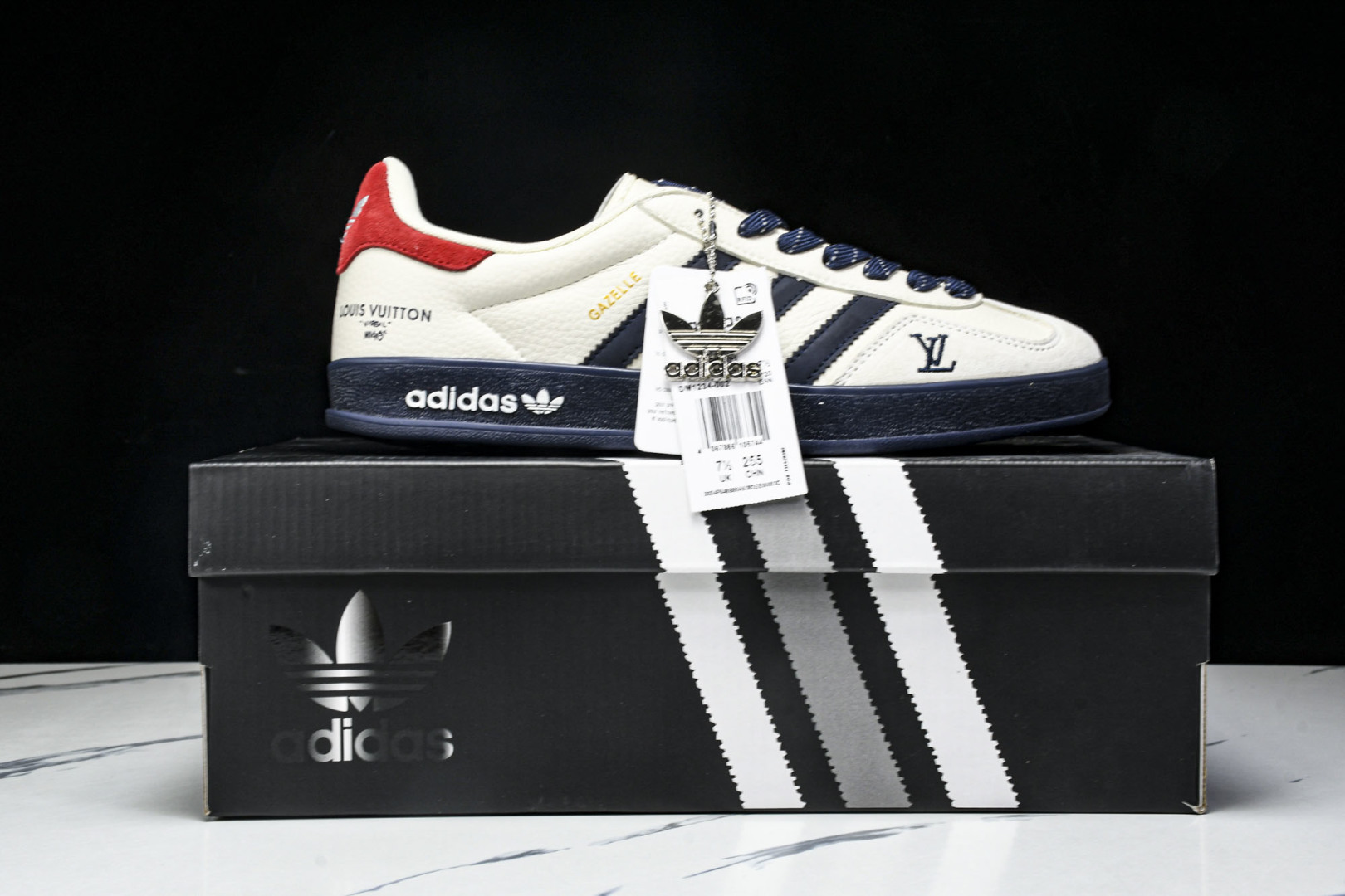  AD Originals Gazelle INdoor x Louis Vuitton 白蓝红 DM1