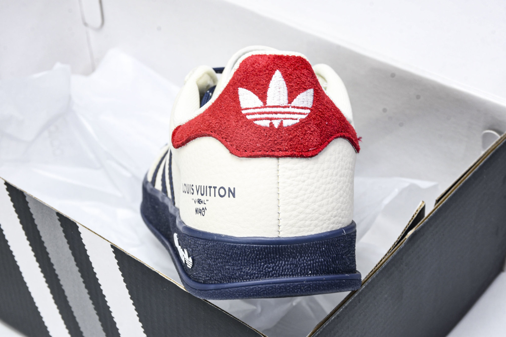  AD Originals Gazelle INdoor x Louis Vuitton 白蓝红 DM1