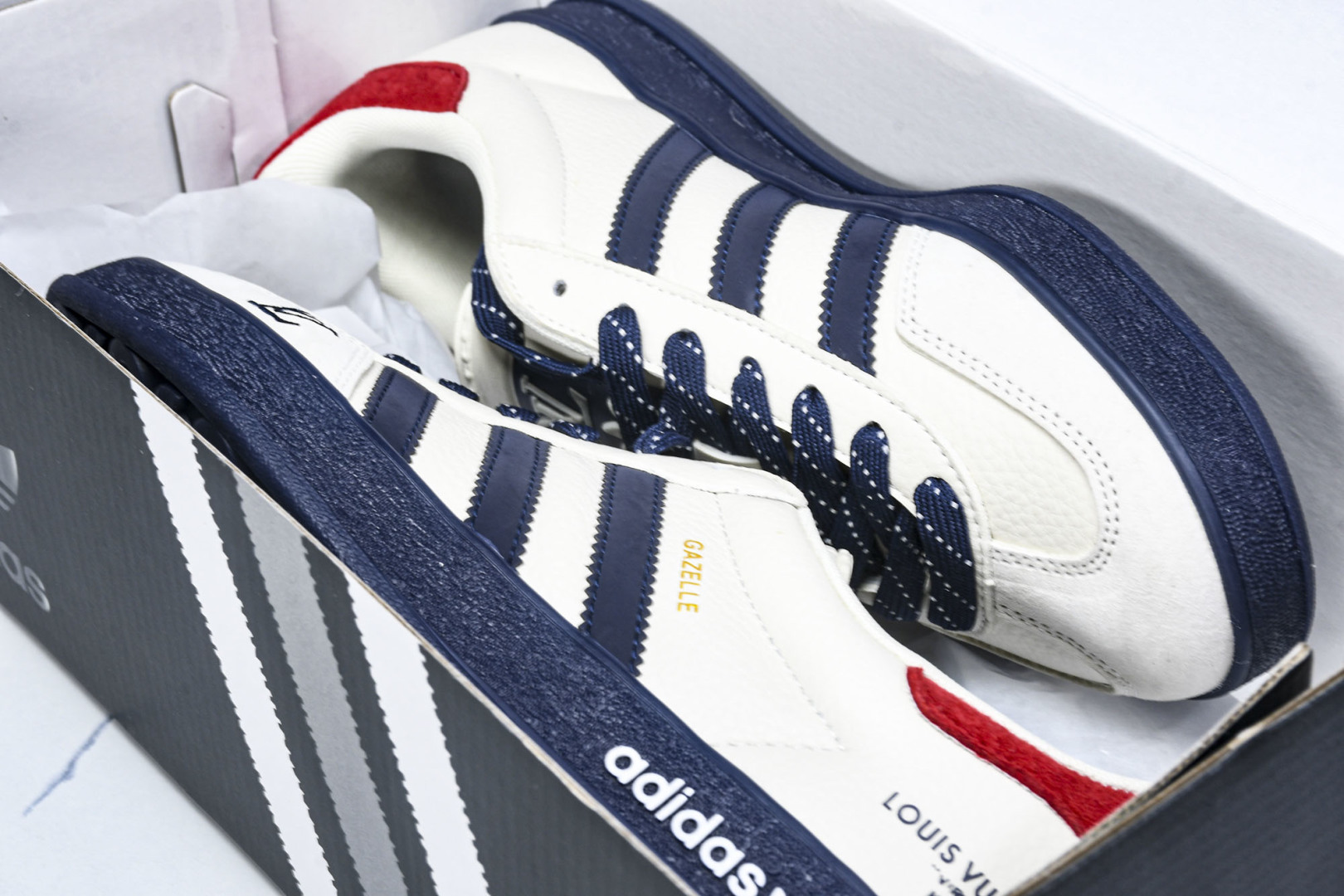  AD Originals Gazelle INdoor x Louis Vuitton 白蓝红 DM1