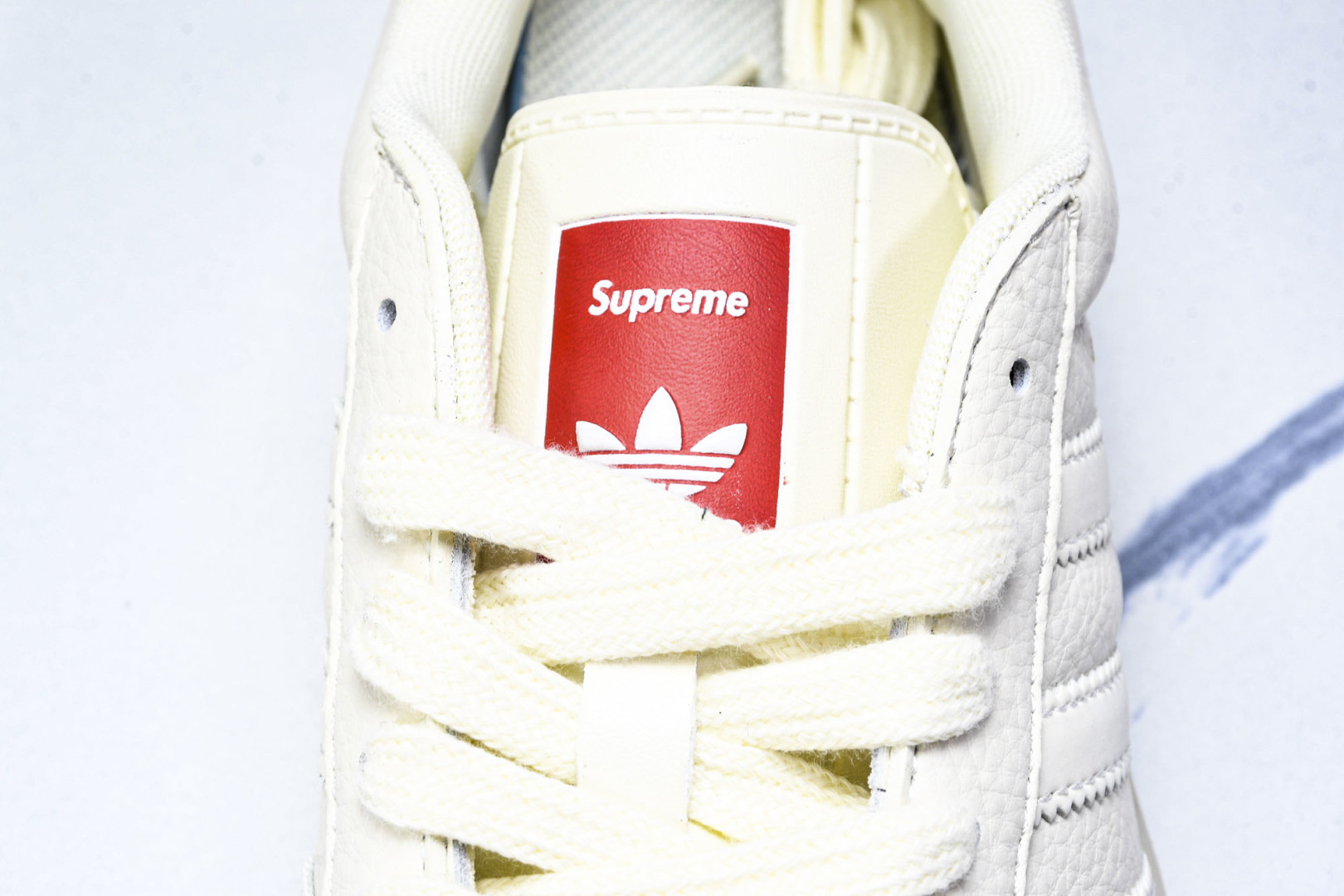  AD Originals Gazelle INdoor x Supreme 白红 DM1234 007