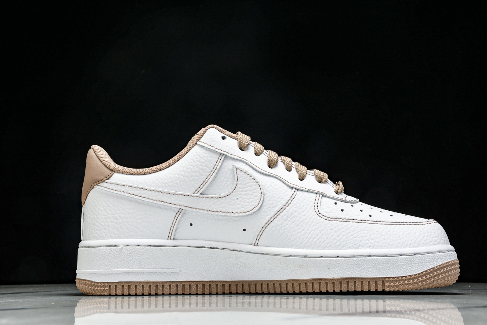   nk Air Force 1'07 Low 空军一号低帮休闲板鞋 IB6543-100 尺寸 36 