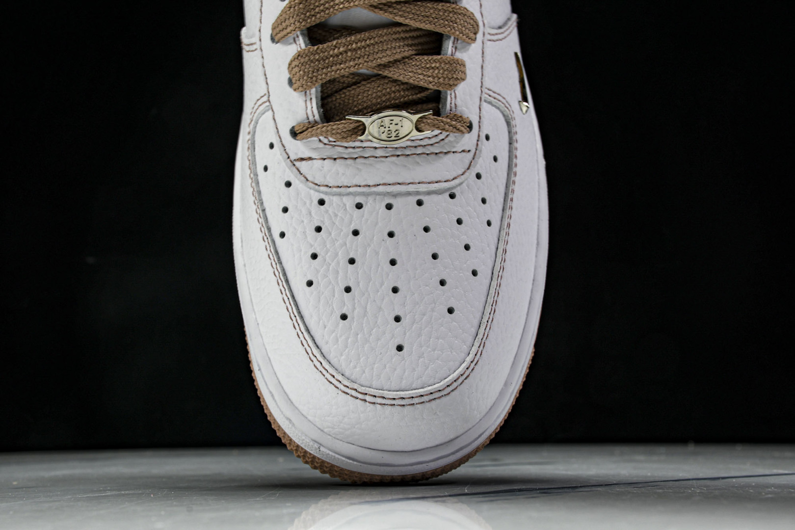   nk Air Force 1'07 Low 空军一号低帮休闲板鞋 IB6543-100 尺寸 36 