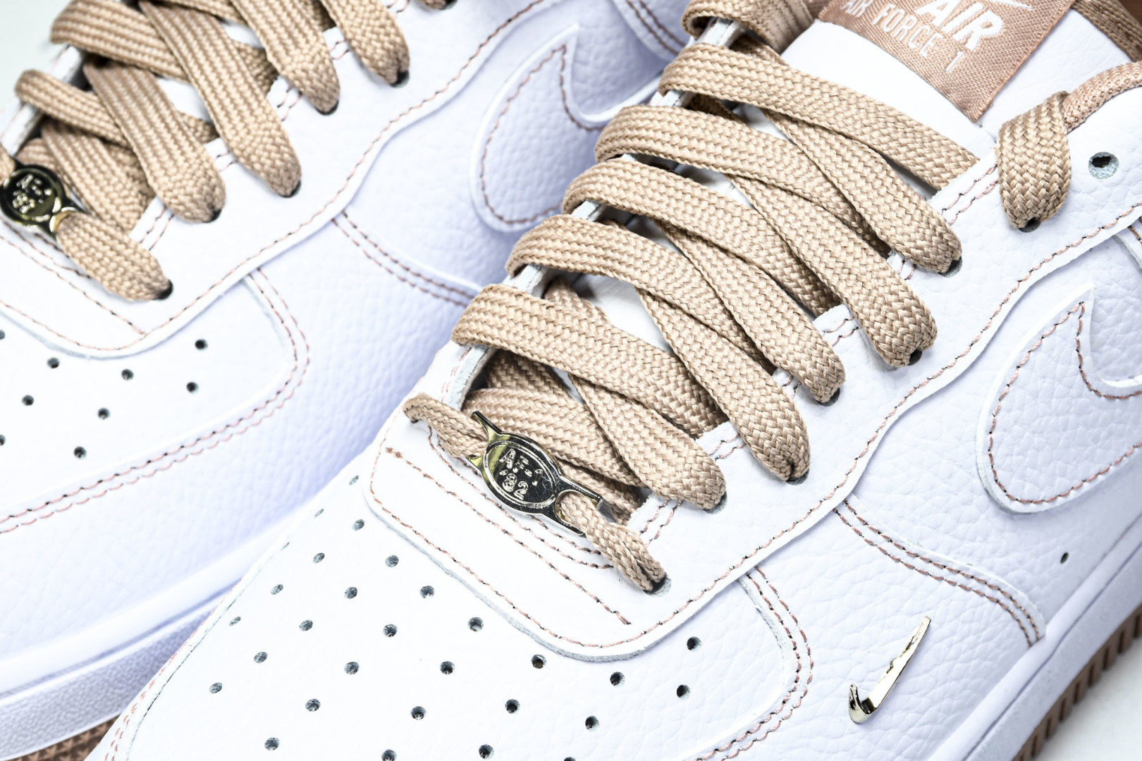   nk Air Force 1'07 Low 空军一号低帮休闲板鞋 IB6543-100 尺寸 36 
