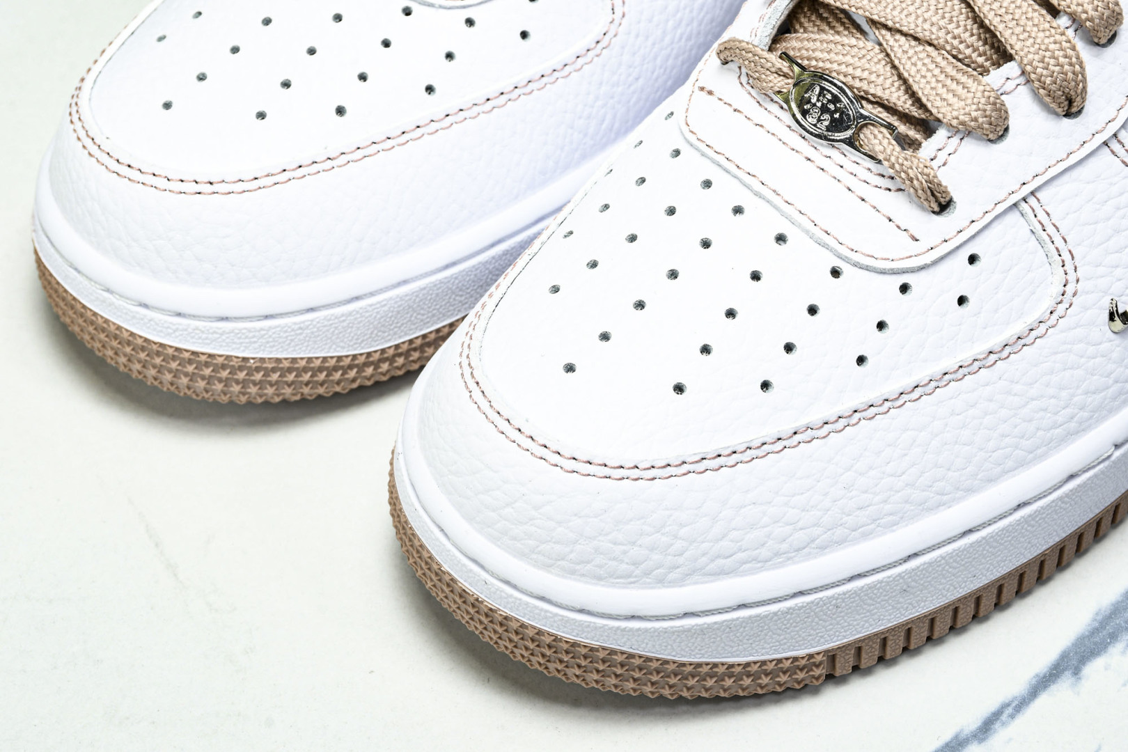   nk Air Force 1'07 Low 空军一号低帮休闲板鞋 IB6543-100 尺寸 36 