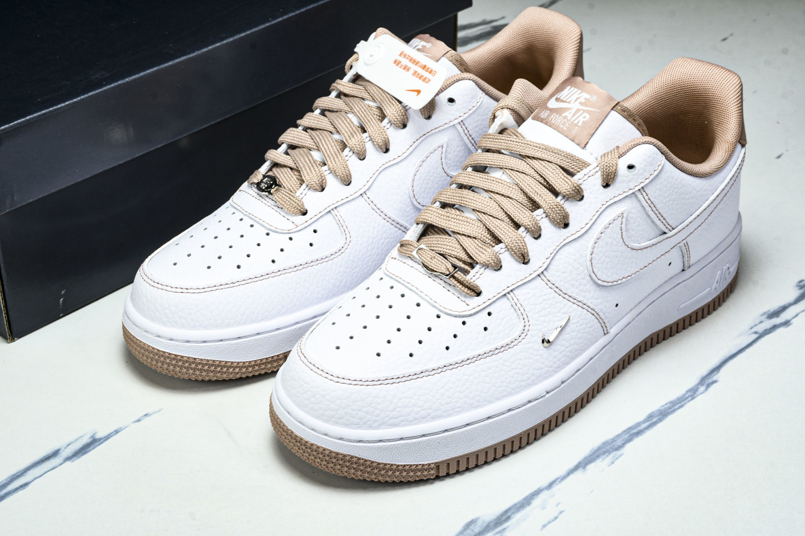   nk Air Force 1'07 Low 空军一号低帮休闲板鞋 IB6543-100 尺寸 36 