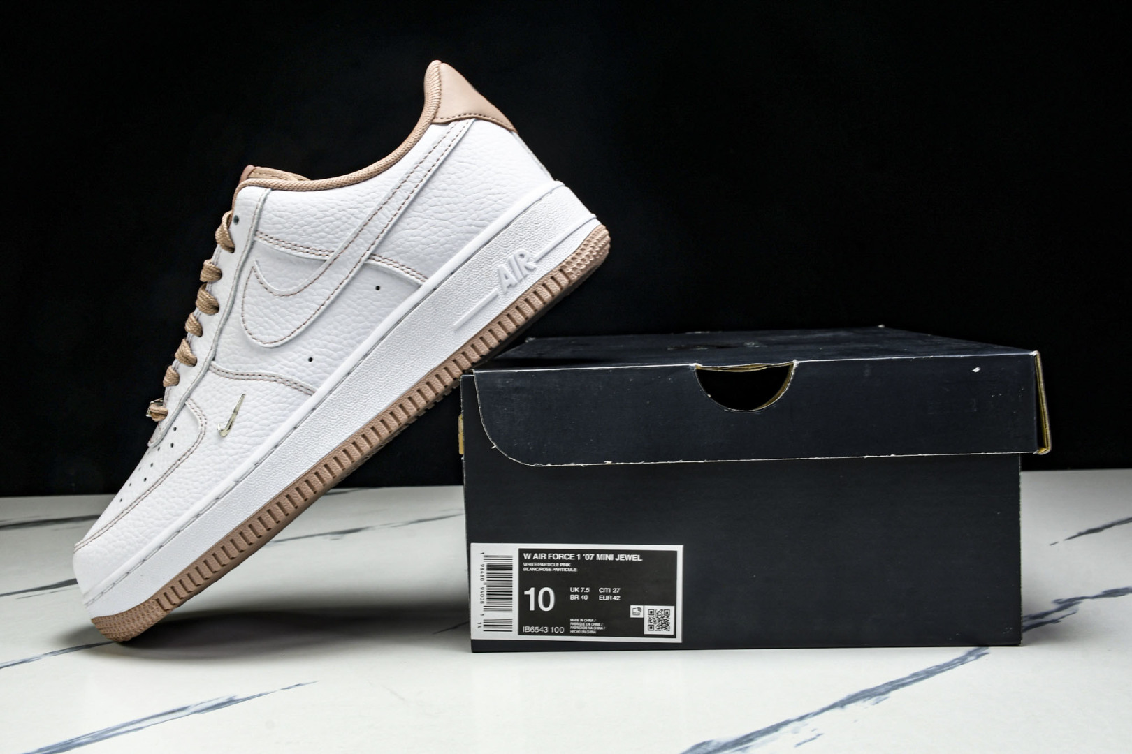   nk Air Force 1'07 Low 空军一号低帮休闲板鞋 IB6543-100 尺寸 36 