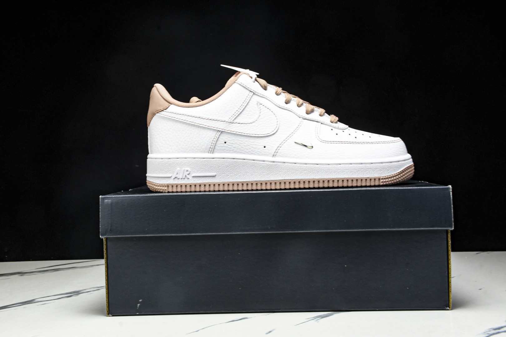   nk Air Force 1'07 Low 空军一号低帮休闲板鞋 IB6543-100 尺寸 36 