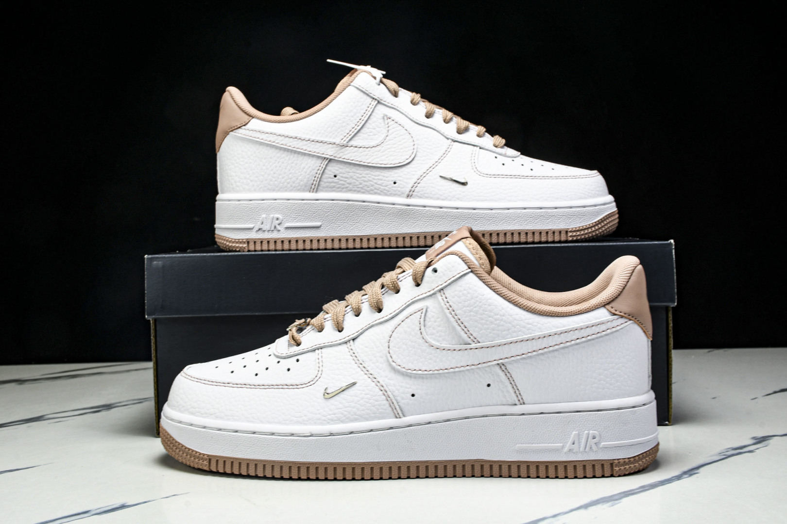   nk Air Force 1'07 Low 空军一号低帮休闲板鞋 IB6543-100 尺寸 36 