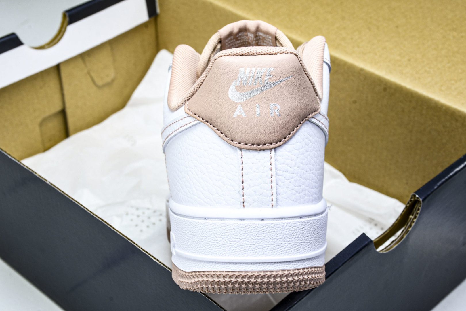  nk Air Force 1'07 Low 空军一号低帮休闲板鞋 IB6543-100 尺寸 36 