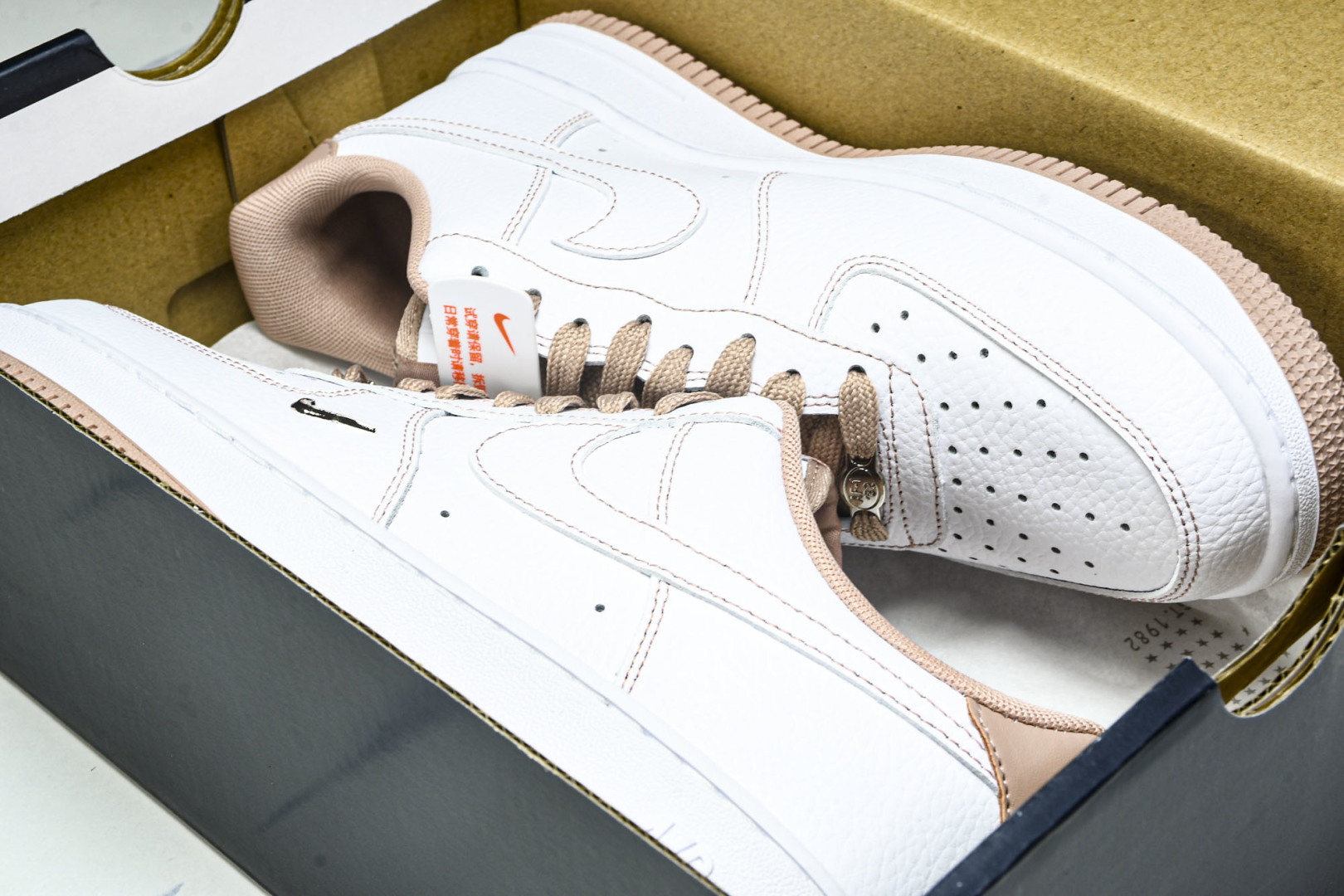   nk Air Force 1'07 Low 空军一号低帮休闲板鞋 IB6543-100 尺寸 36 